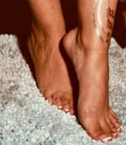 model feet worship